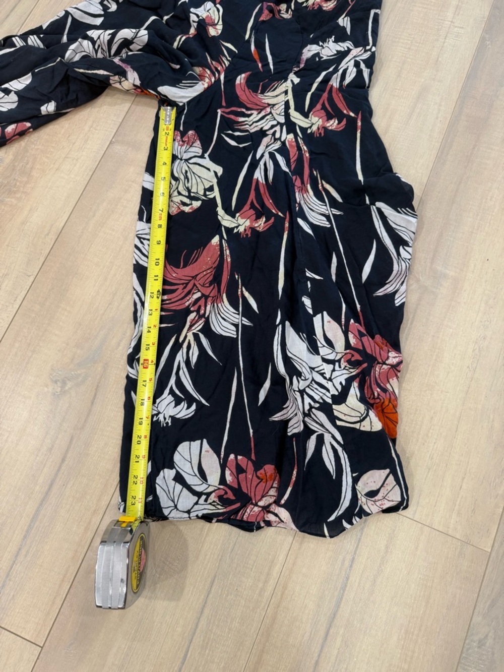 Free People Navy Floral Wide-Leg Cropped Palazzo Pants with Pink & White Blooms - Picture 6 of 6